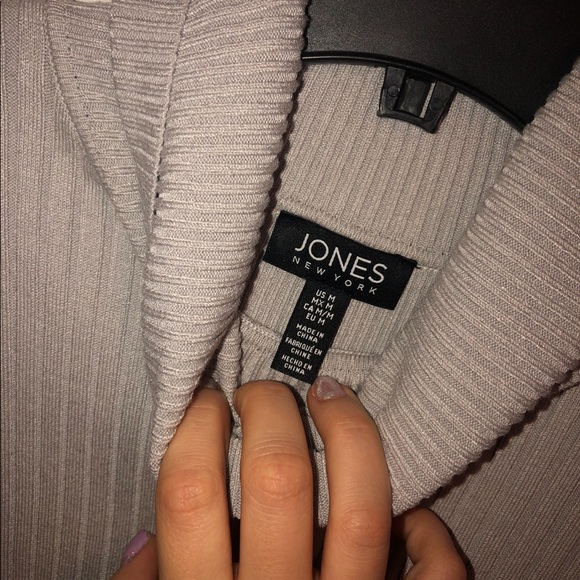 Jones Grey Turtle Neck 🌨 - Picture 3 of 3